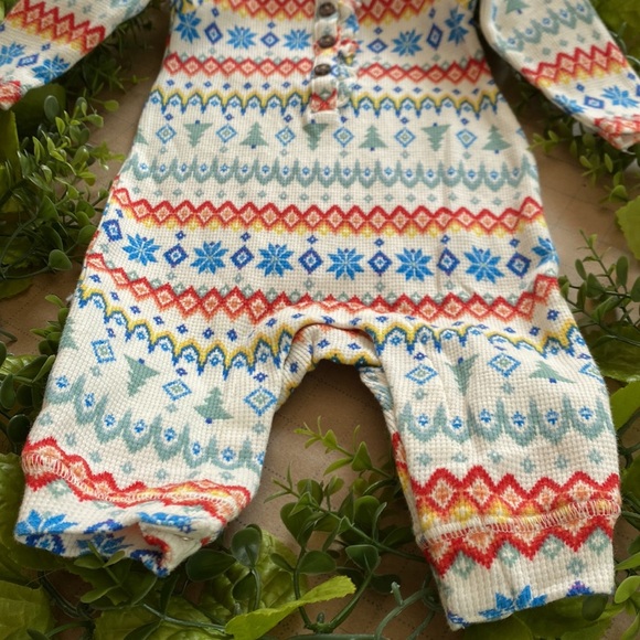 NWT Baby Old Navy One Piece Christmas Multicolor Printed - Picture 3 of 9